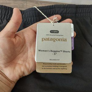Patagonia Women's Baggies Shorts, 5", relaxed fit, Women's size L, Black, NWT